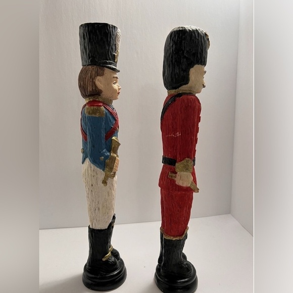 Vntg Set Red Uniformed Wood Look Resin Figurine Guard & Blue Soldier W/Bugle 12 - Picture 9 of 11